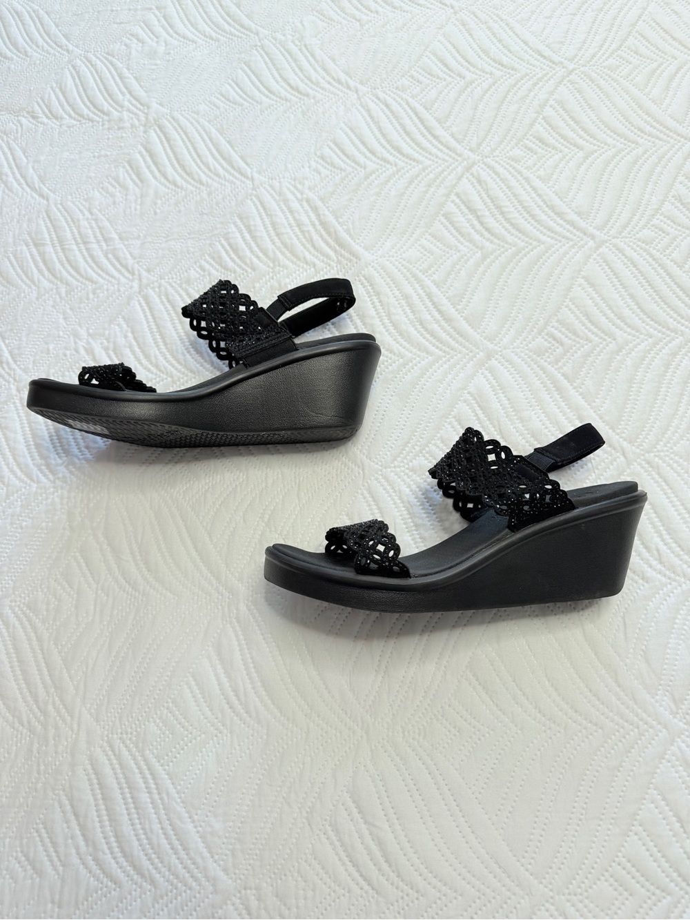 Sketchers Cali Women’s Black Rhinestone & Lace Wedge Sandals. Size 9 - Picture 3 of 7
